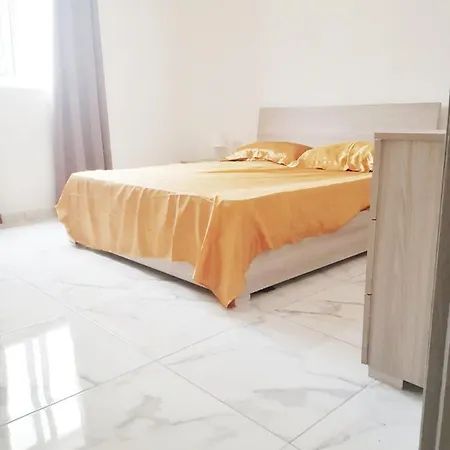 Shining Star Apartment *